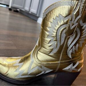 Metallic Gold Western Cowboy Boots with Silver Embroidery sz 9.5